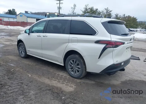2021 Toyota Sienna Xle z USA, uszkodzony, nr VIN 5TDJSKFC6MS017612